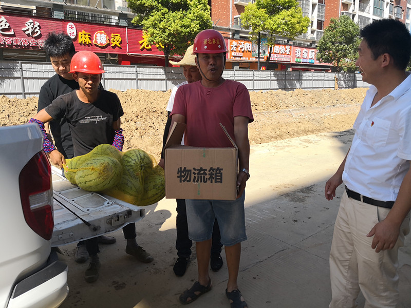 仙桃公司夏日送清凉 缕缕清凉暖人心